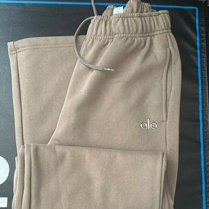 ALO Yoga Men's Tan Sweatpants